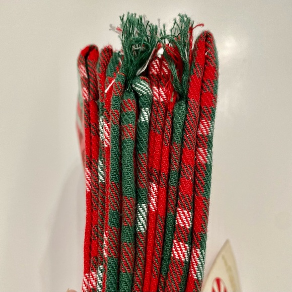 Merry Christmas Embroidered Tartan Plaid Cloth Fringe Holiday Napkins Set of 4 - Picture 4 of 5
